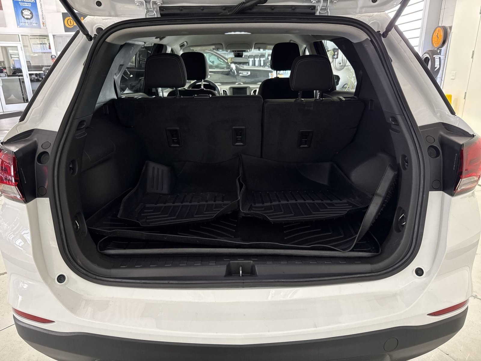 Used 2023 Chevrolet Equinox LS w/ LS Convenience Package FWD image 26