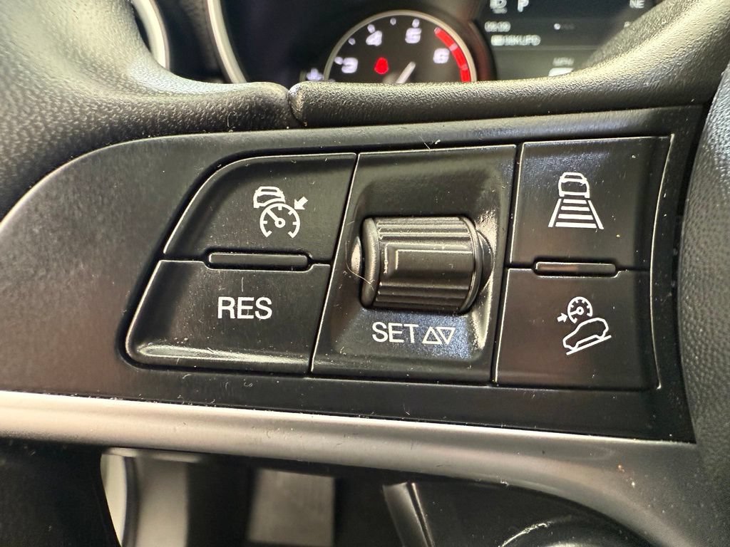 Used 2018 Alfa Romeo Stelvio Ti AWD/4WD image 36