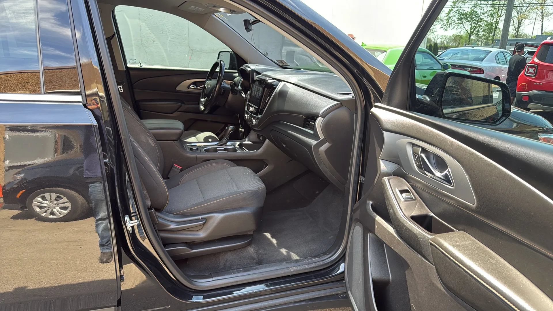 Used 2019 Chevrolet Traverse LT w/ LPO, Blackout Package AWD/4WD image 25
