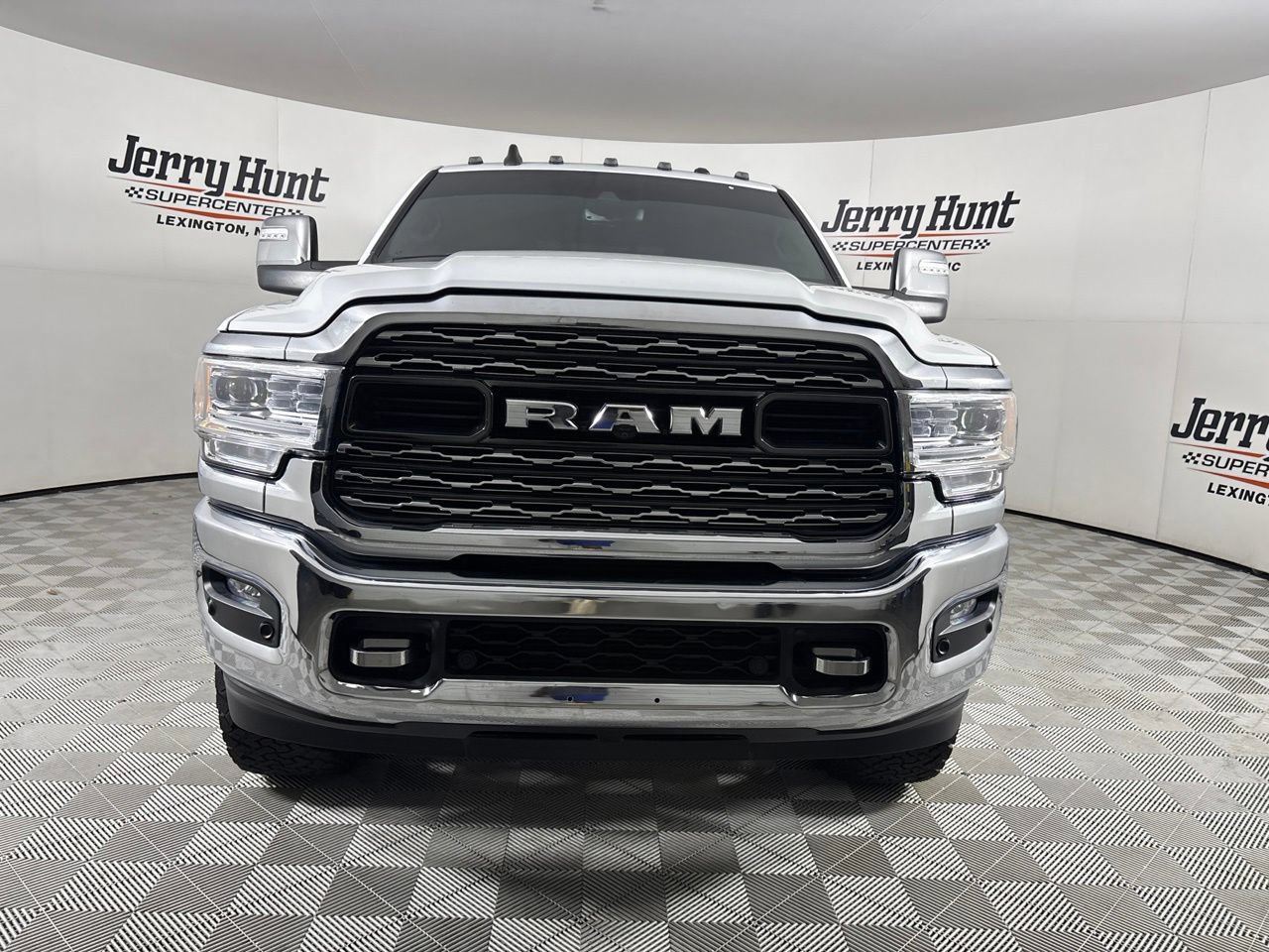 Used 2024 RAM 2500 Limited AWD/4WD image 2