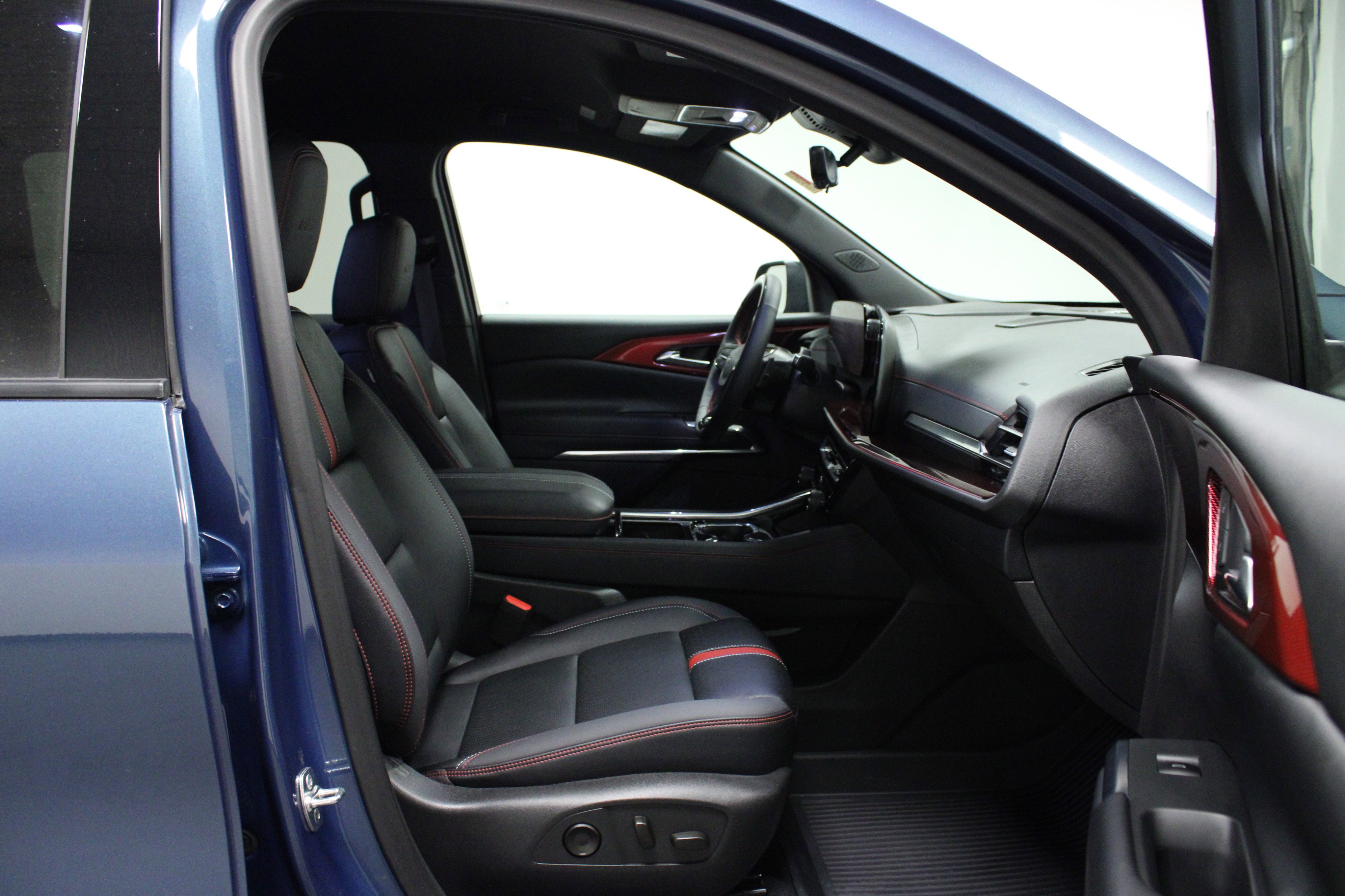 Used 2025 Chevrolet Traverse RS w/ LPO, Floor Liner Package image 17