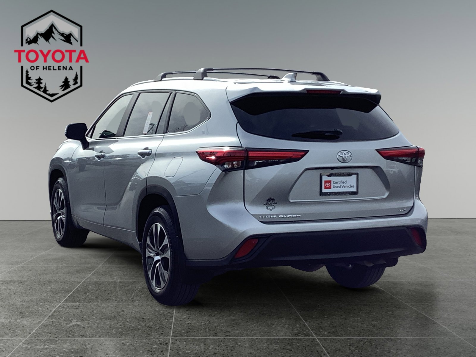 Used 2023 Toyota Highlander XLE image 3