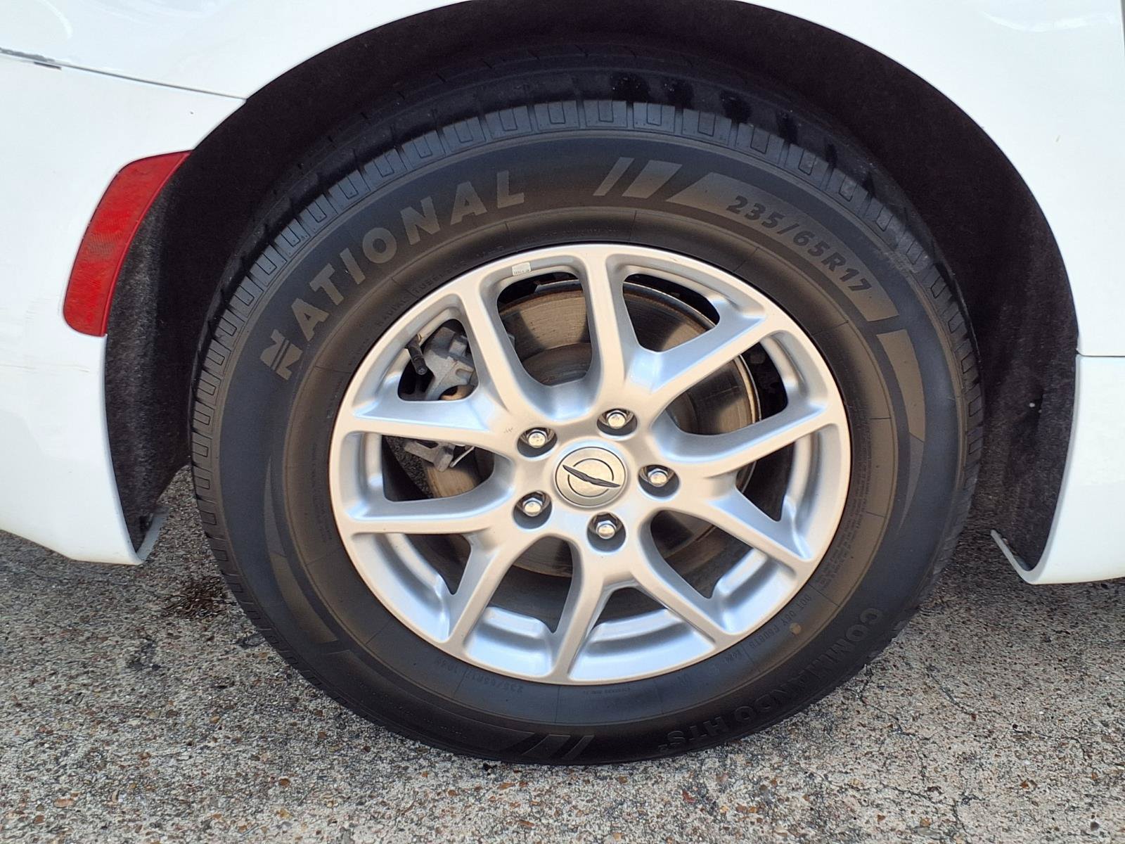 Used 2024 Chrysler Pacifica Touring-L FWD image 30