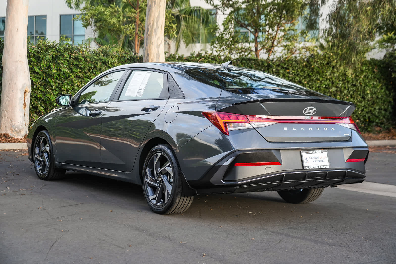 Used 2025 Hyundai Elantra SEL FWD image 8
