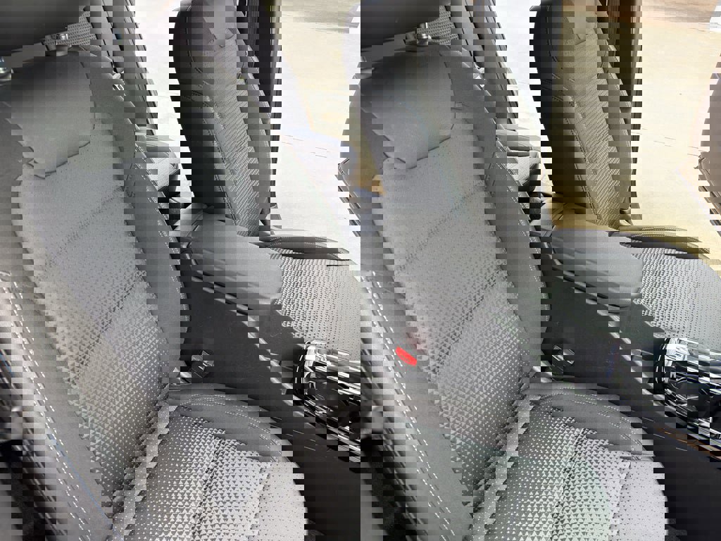 Used 2025 Chevrolet Trax LT w/ LT Convenience Package FWD image 27