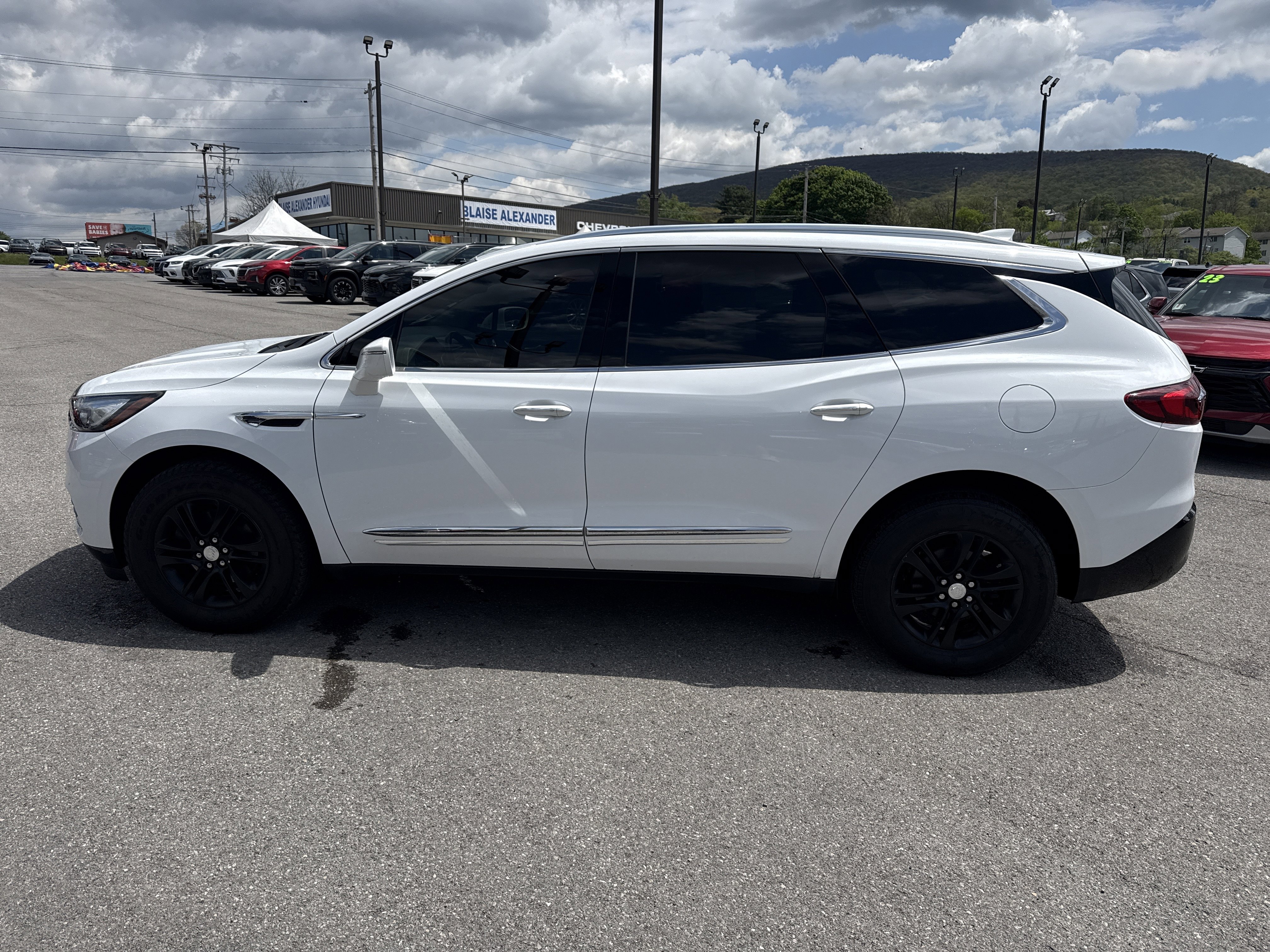 Used 2018 Buick Enclave Premium AWD/4WD image 7