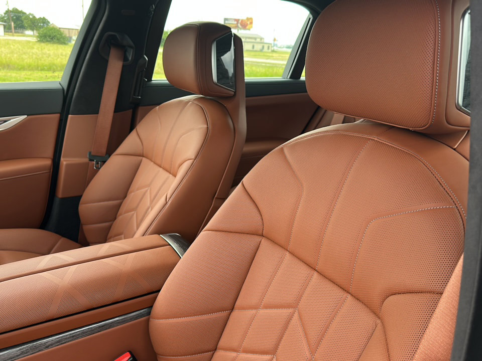 New 2025 BMW 760i xDrive w/ Executive Package image 11