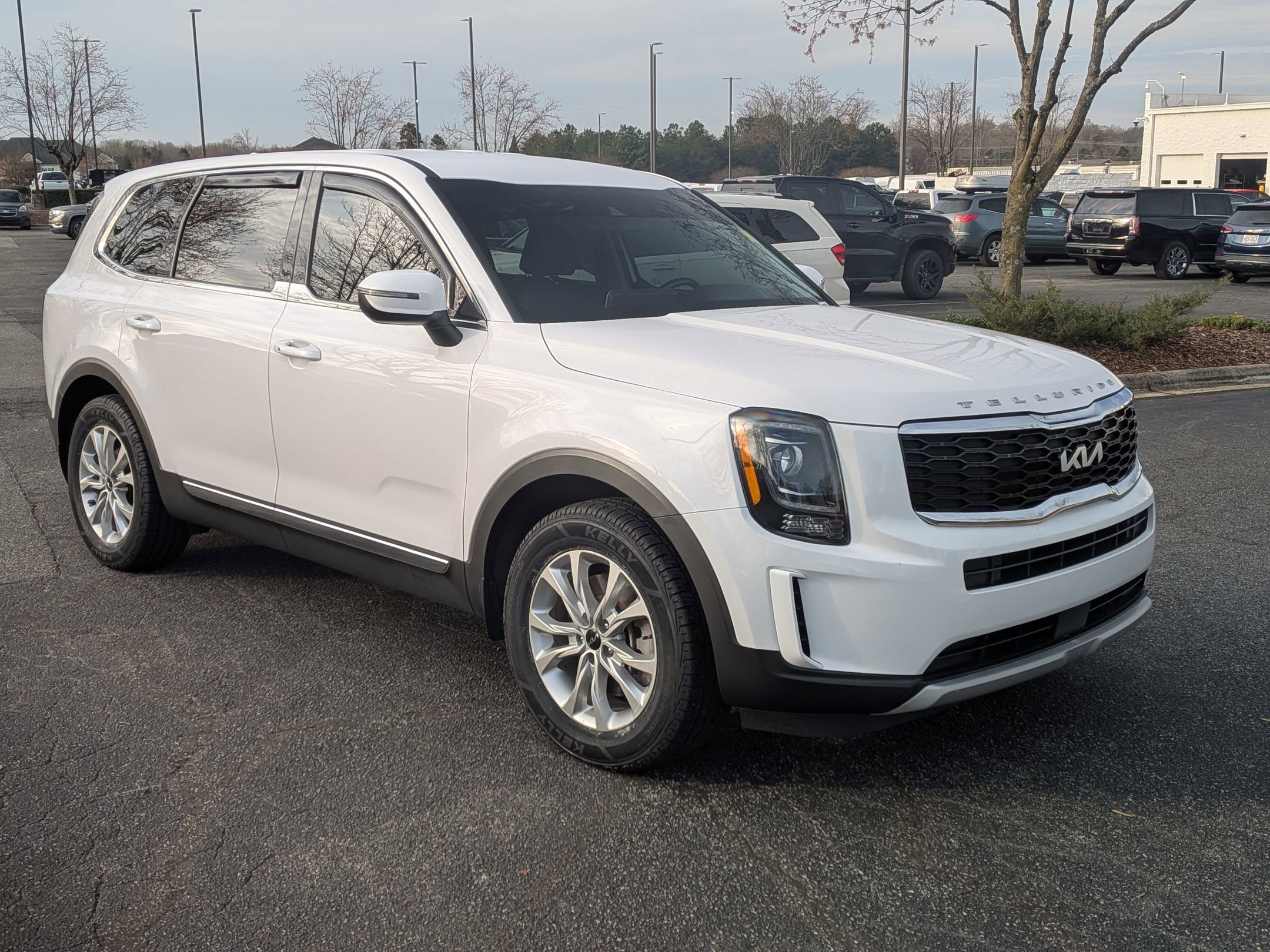 Used 2022 Kia Telluride LX image 2