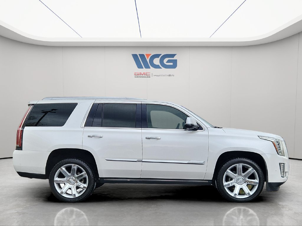 Used 2019 Cadillac Escalade Premium Luxury AWD/4WD image 3