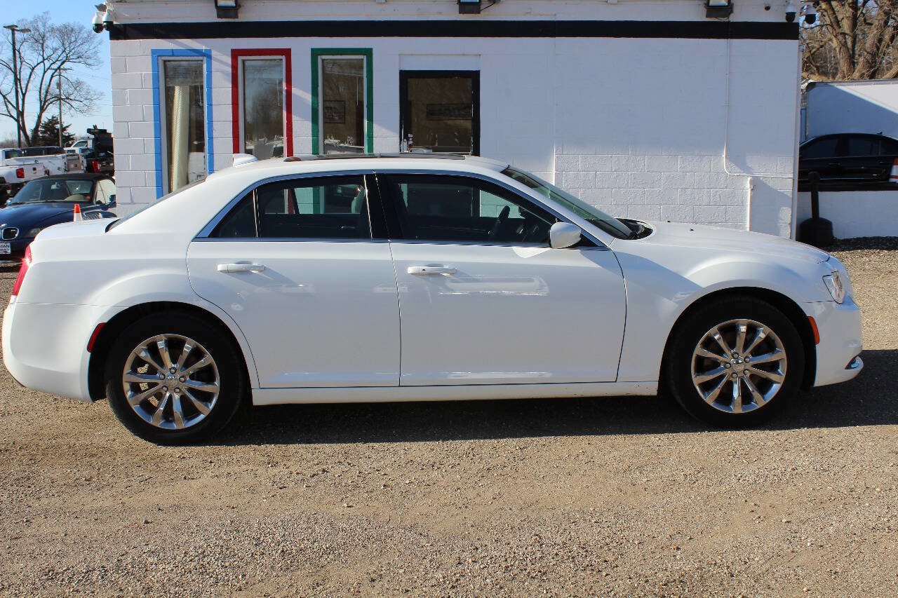 Used 2016 Chrysler 300 Limited AWD/4WD image 4
