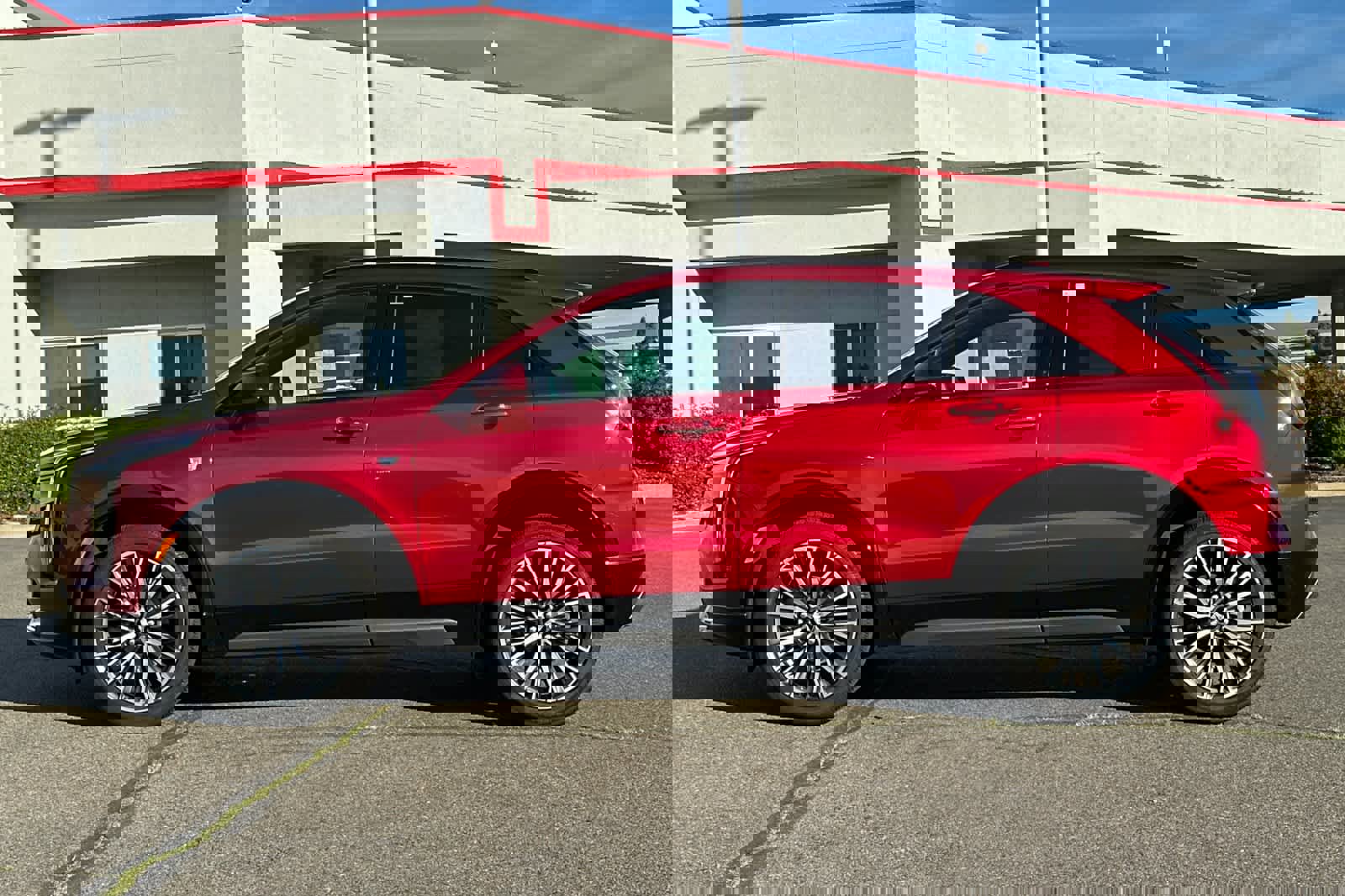 Used 2024 Cadillac XT4 Sport w/ Technology Package image 9