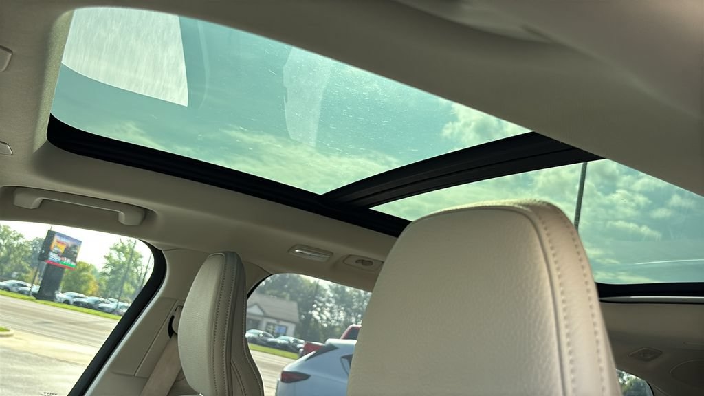 Certified 2024 Volvo XC90 B6 Plus w/ Protection Package Premier AWD/4WD image 11