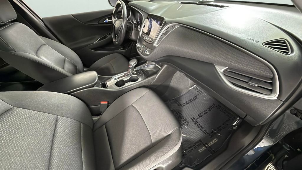 Used 2021 Chevrolet Malibu RS image 34
