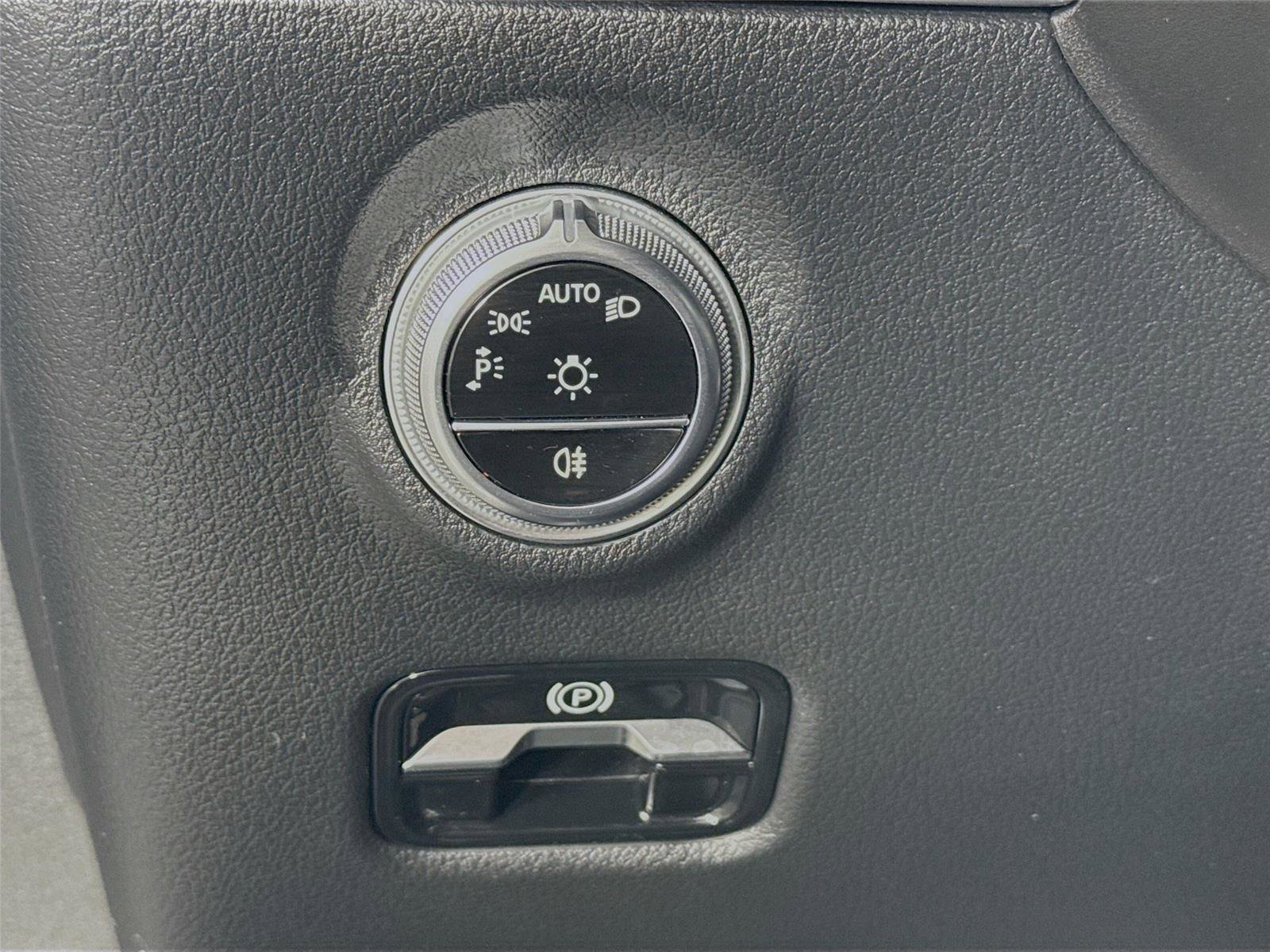 Used 2022 Mercedes-Benz C 300 Sedan image 14