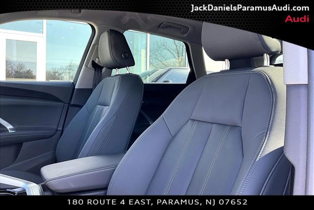 Used 2025 Audi Q5 Premium w/ Convenience Package image 15