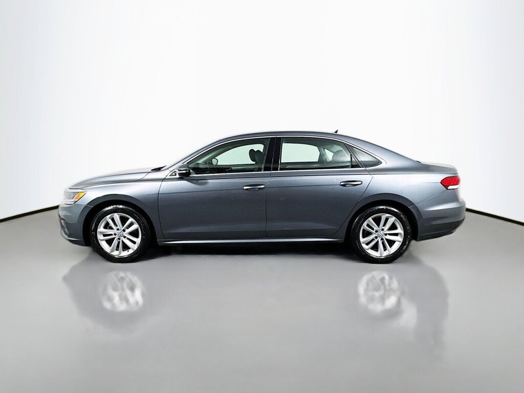 Used 2020 Volkswagen Passat 2.0T SE image 2