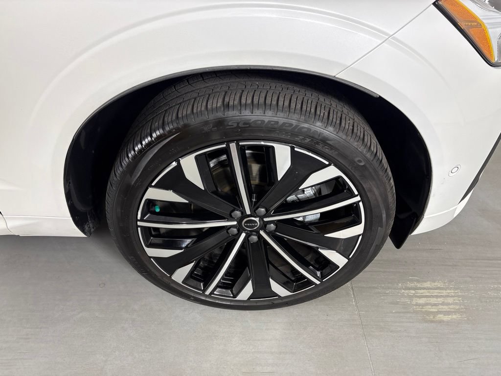 Used 2026 Volvo XC60 B5 Ultra AWD/4WD image 11