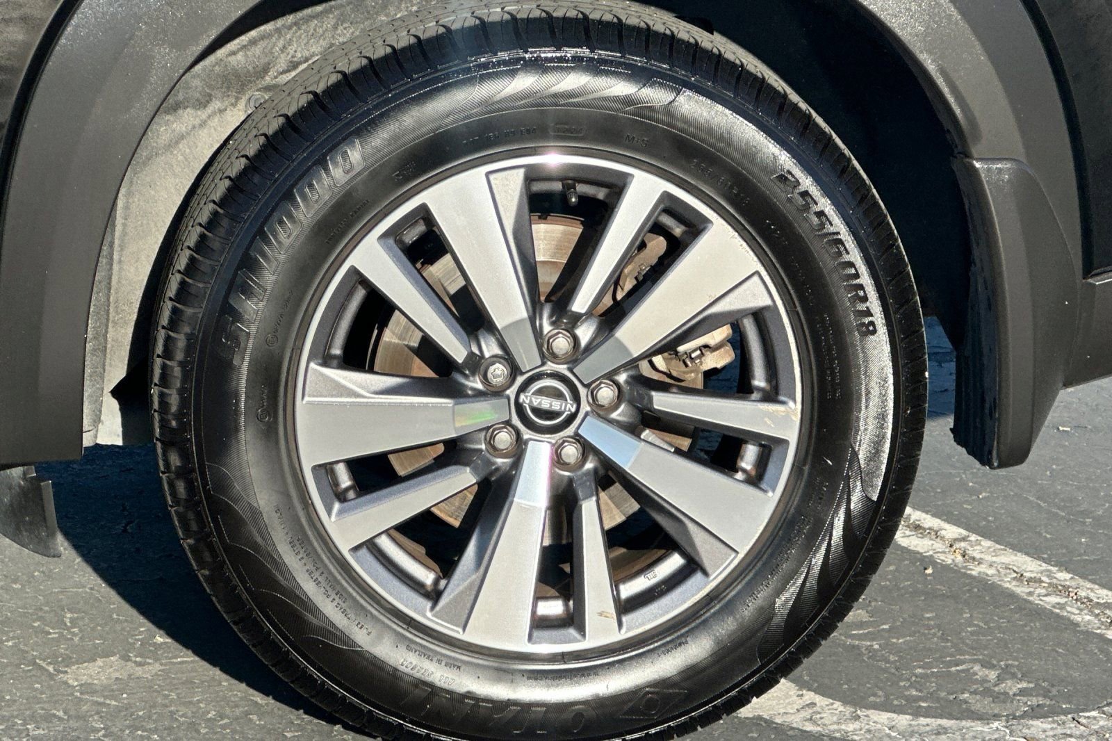 Used 2022 Nissan Pathfinder SL w/ SL Black Package image 47