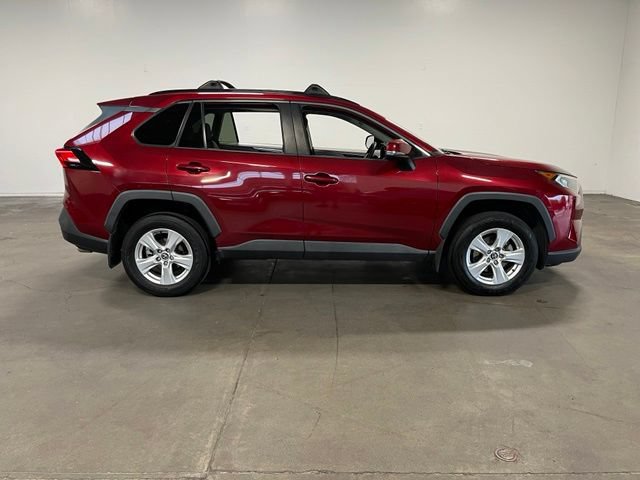 Used 2020 Toyota RAV4 XLE w/ Convenience Package FWD image 2