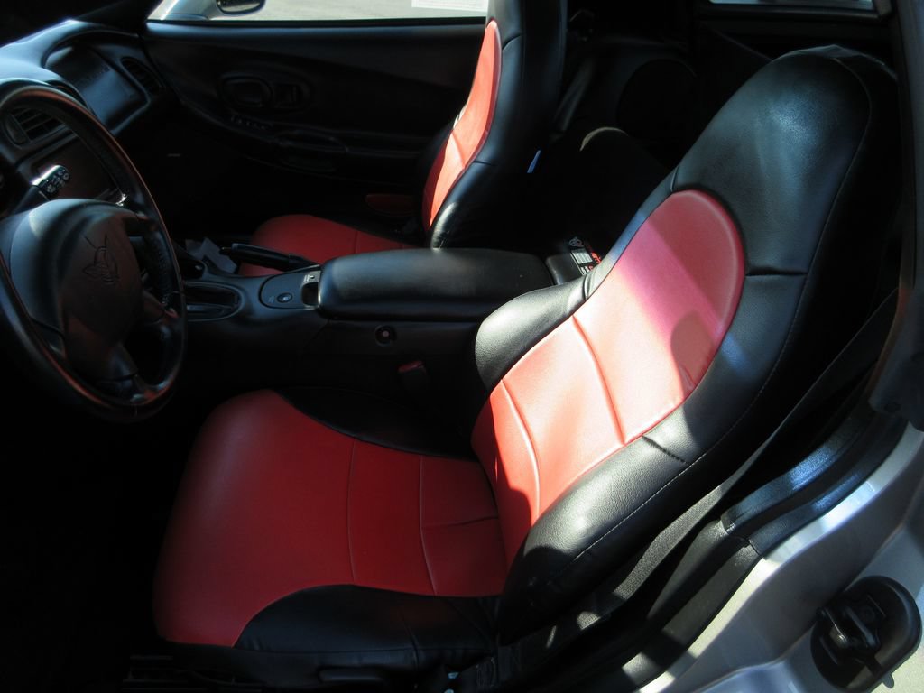 Used 2002 Chevrolet Corvette Coupe w/ Preferred Equipment Group2 RWD image 16