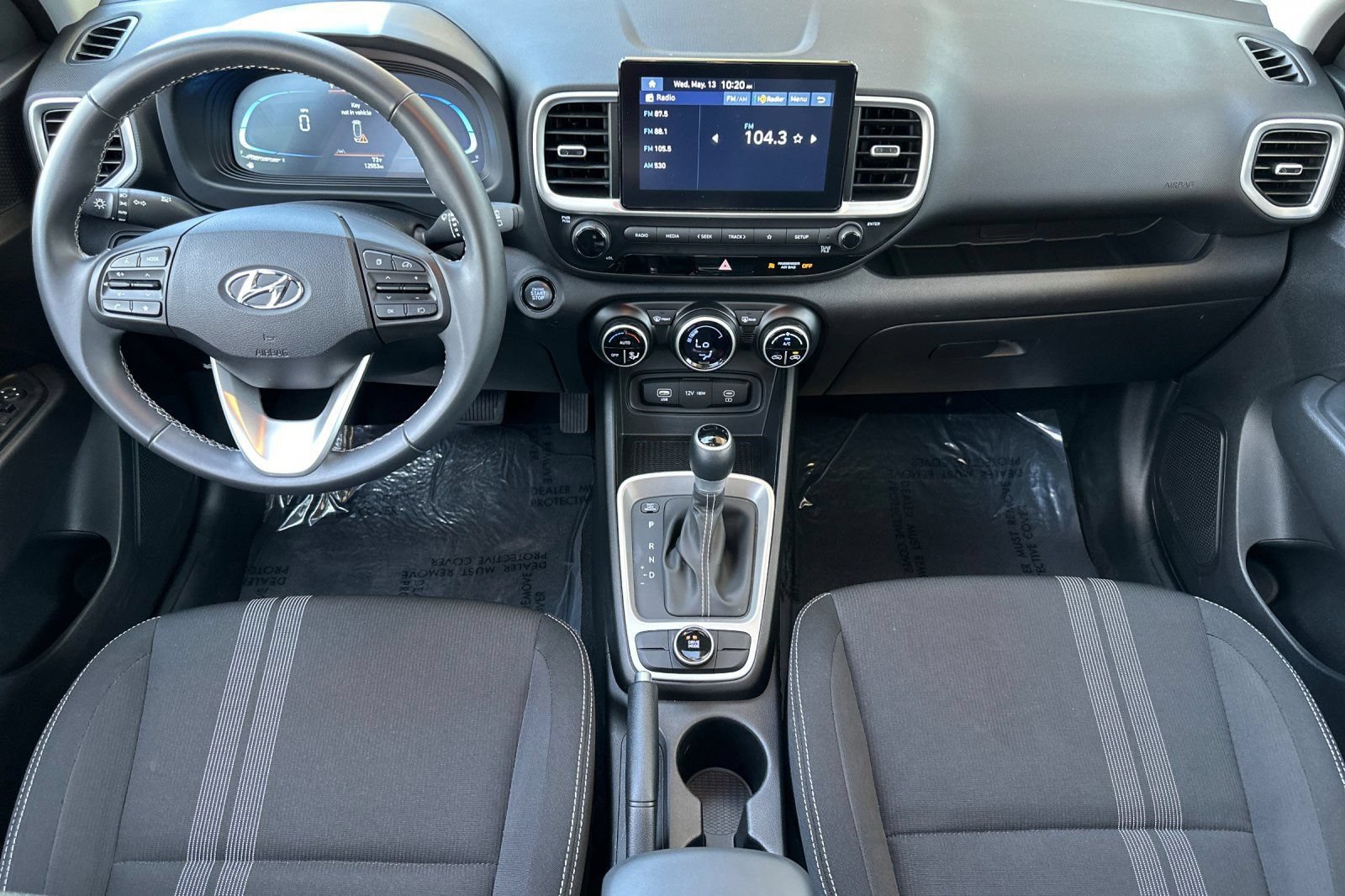 Used 2025 Hyundai Venue SEL FWD image 13