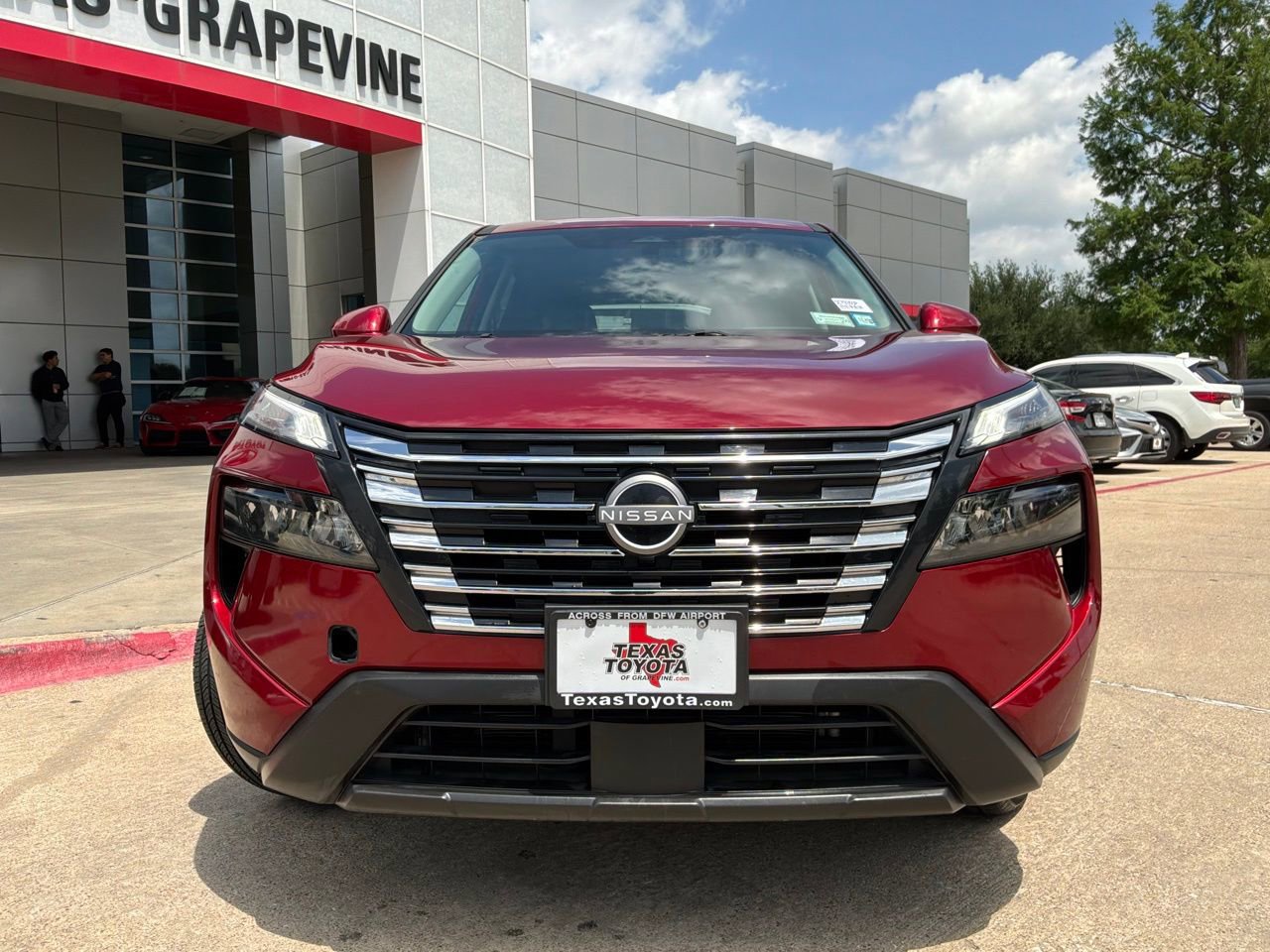 Used 2025 Nissan Rogue SV AWD/4WD image 3