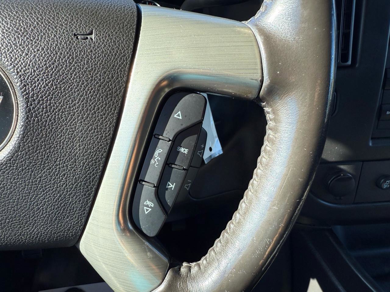 Used 2017 Chevrolet Express 3500 Extended image 18