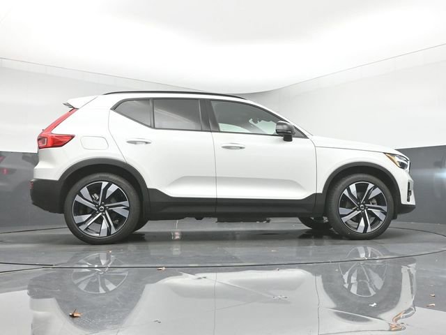 Used 2024 Volvo XC40 B5 Plus image 42