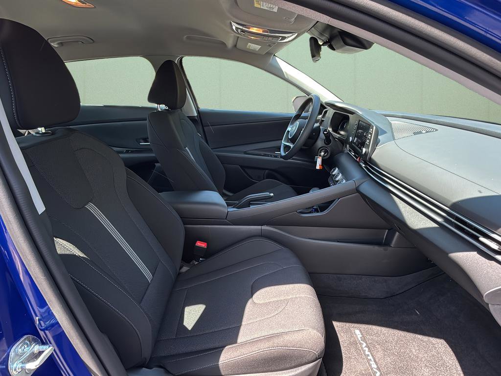 Certified 2025 Hyundai Elantra SE image 40