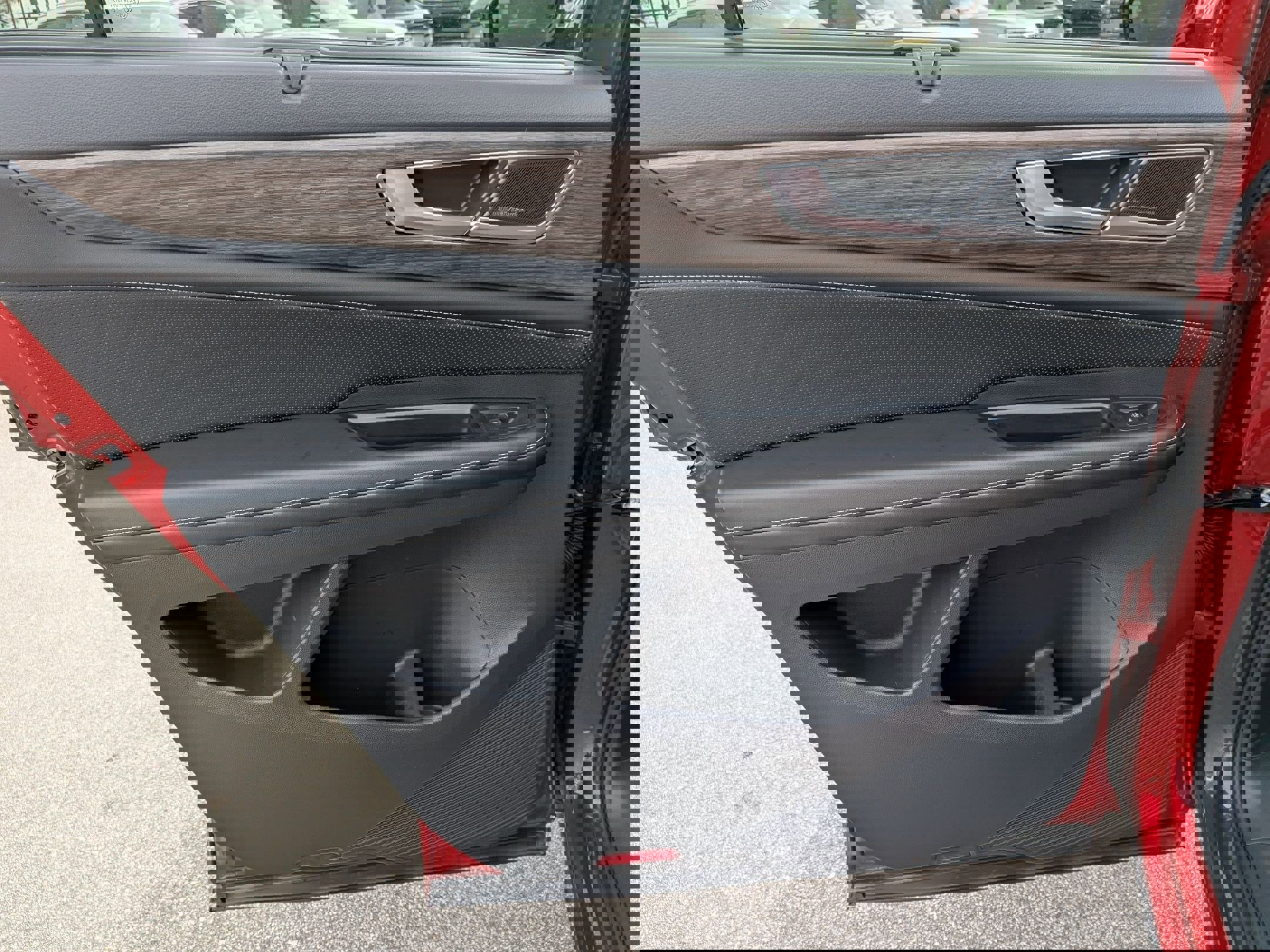 Used 2024 Volkswagen Atlas SEL Premium R-Line image 29