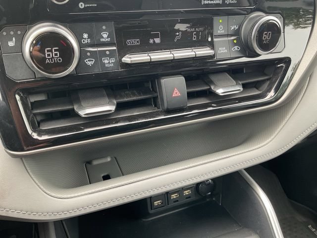 Used 2021 Toyota Highlander XLE AWD/4WD image 31