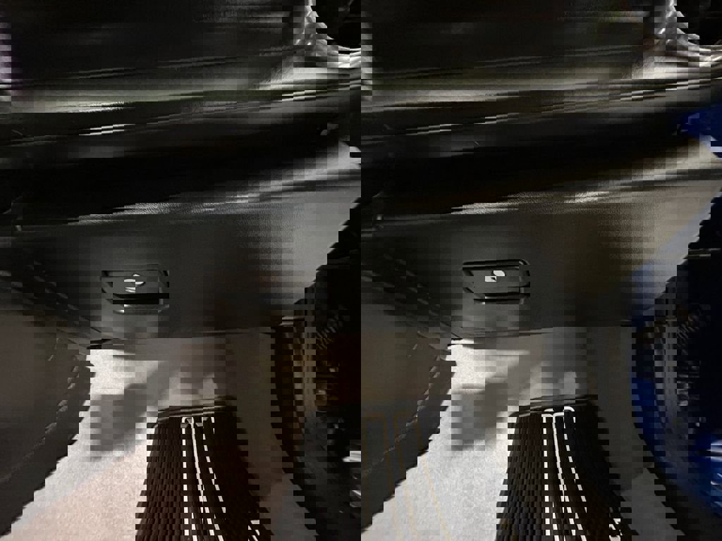 Used 2018 Chevrolet Camaro LT w/ Technology Package image 24