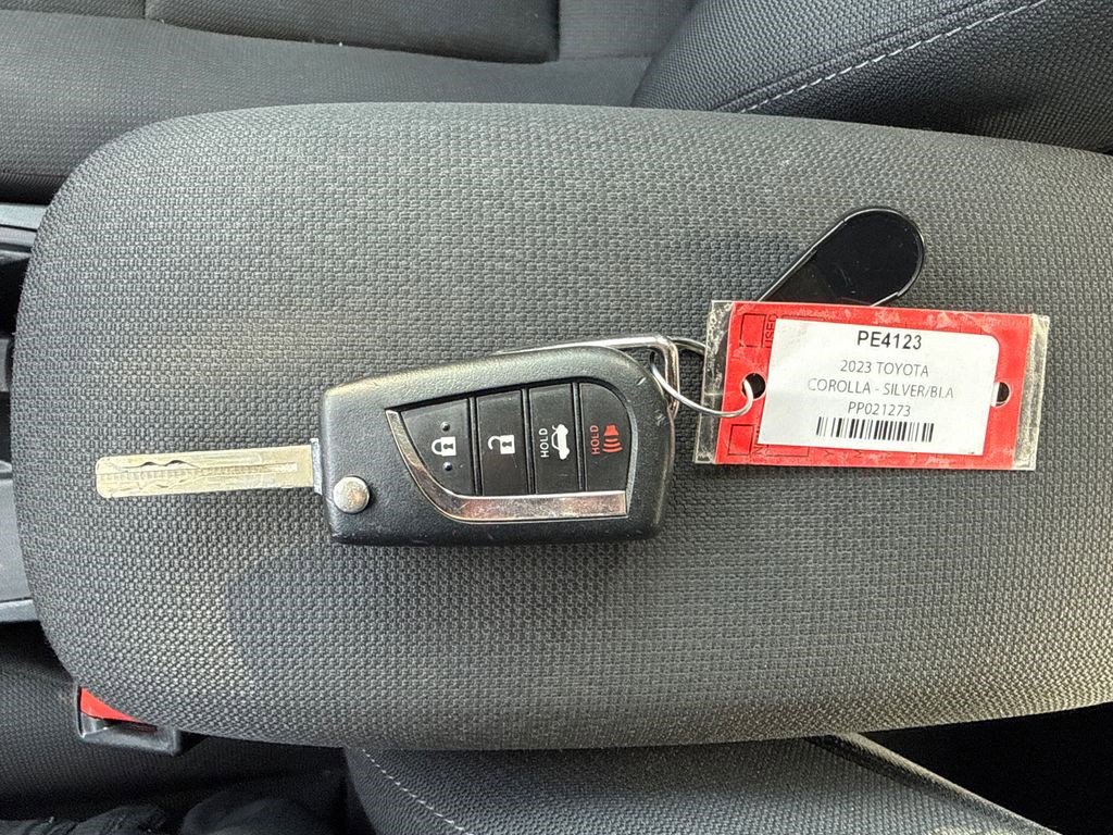 Used 2023 Toyota Corolla LE FWD image 4