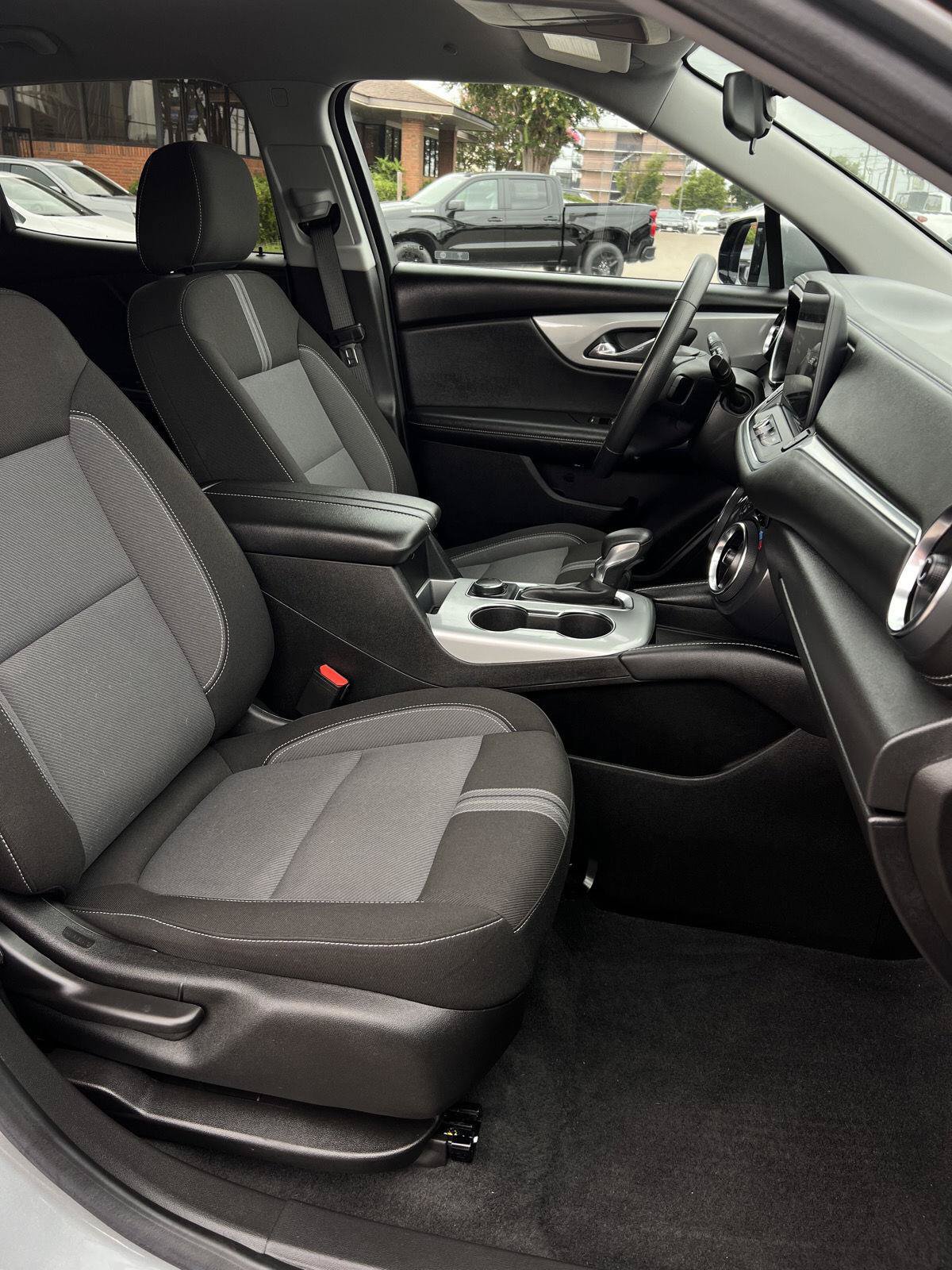 Used 2024 Chevrolet Blazer LT FWD image 24