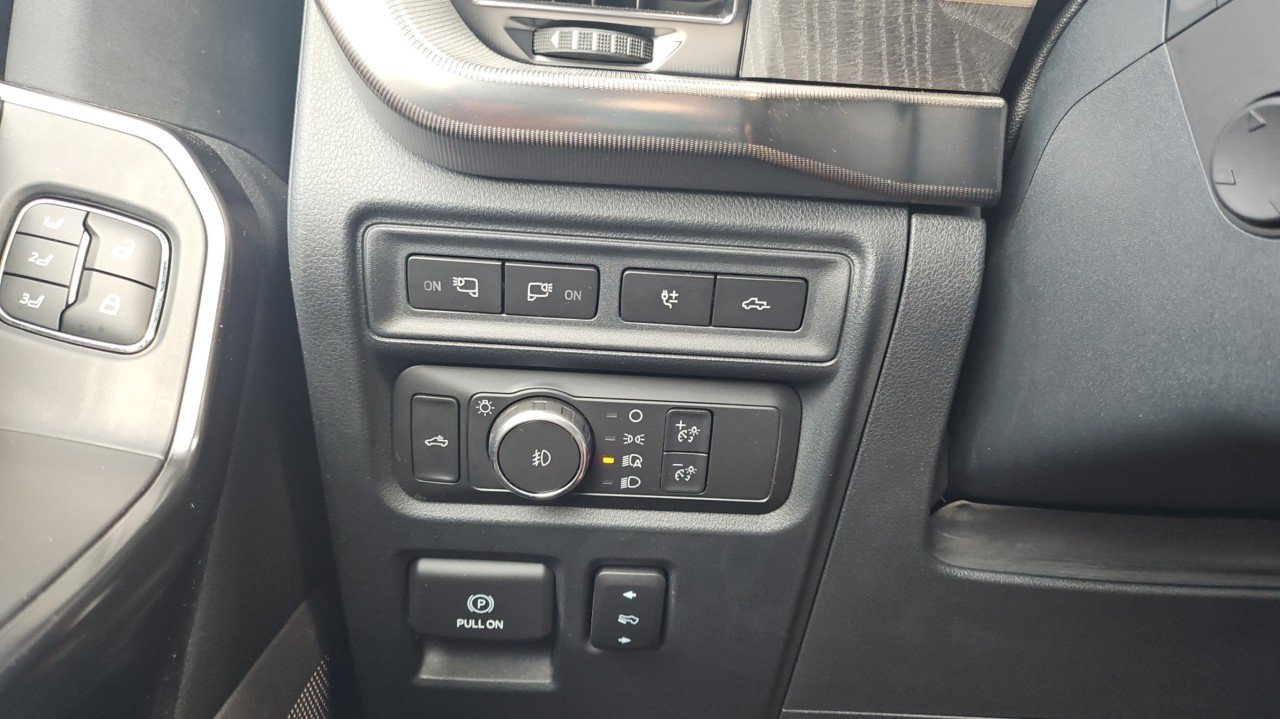 Used 2021 Ford F150 Platinum w/ Equipment Group 701A High AWD/4WD image 16