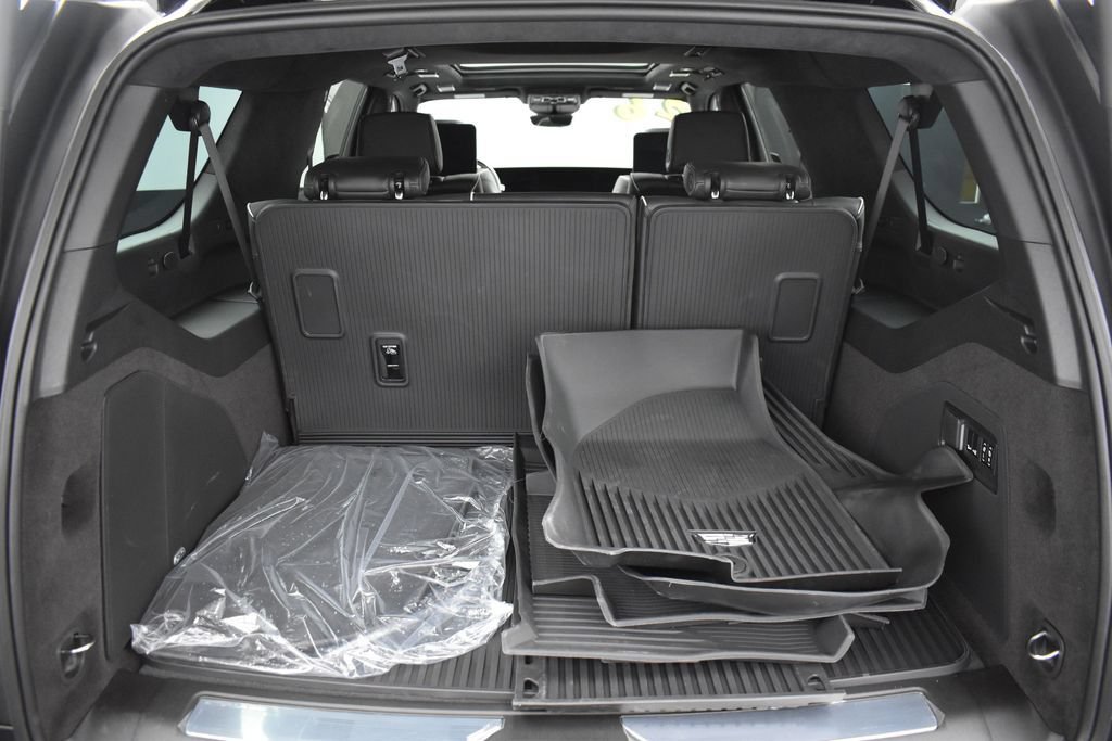 Used 2026 Cadillac Escalade ESV Platinum Sport w/ LPO, Floor Liner Package AWD/4WD image 9