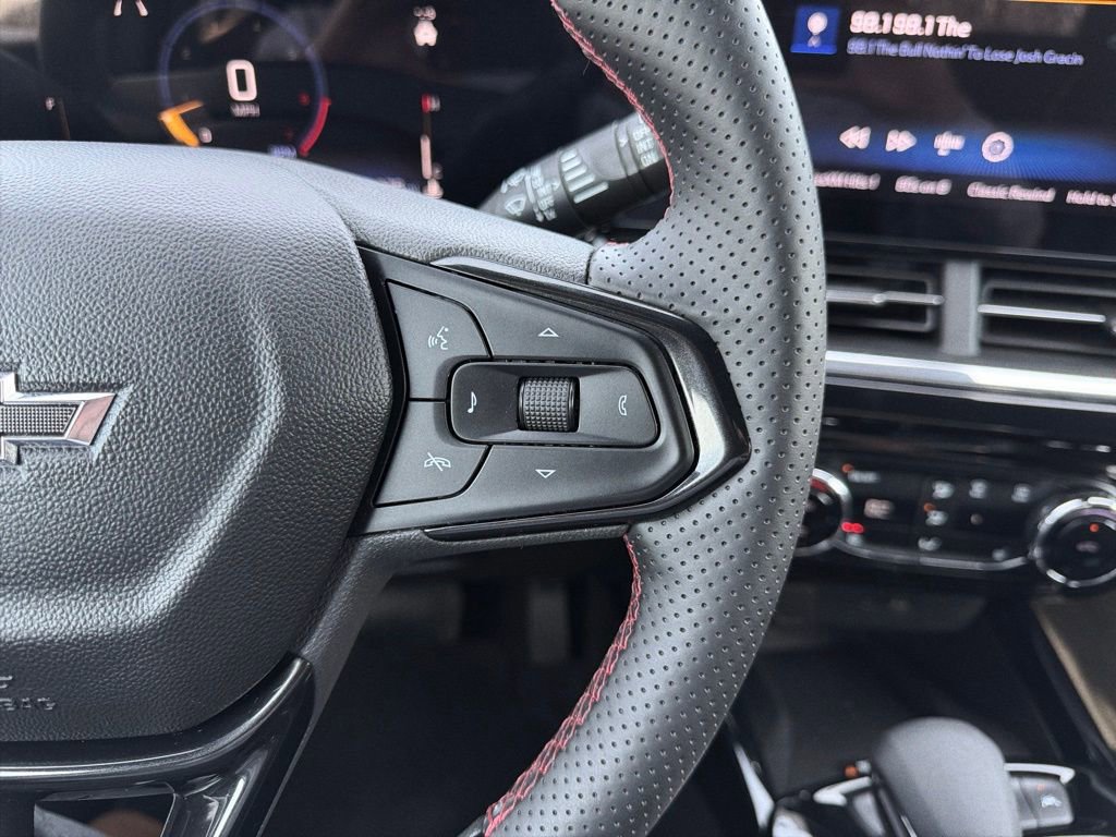 Used 2025 Chevrolet Trax RS w/ Sunroof Package image 5