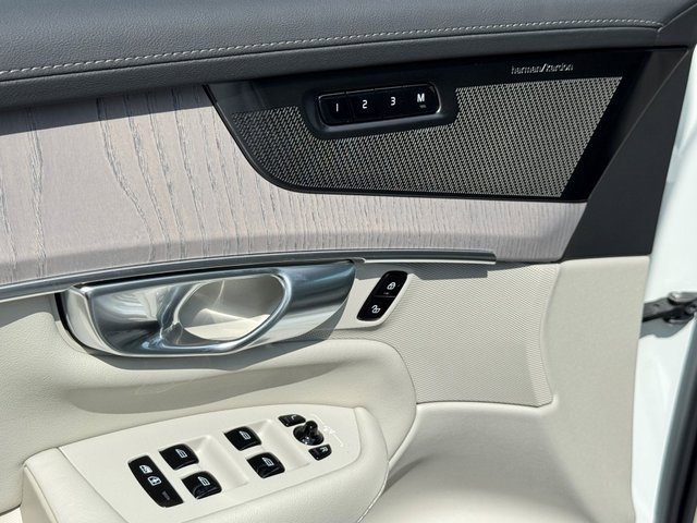 New 2026 Volvo XC90 T8 Ultra image 17