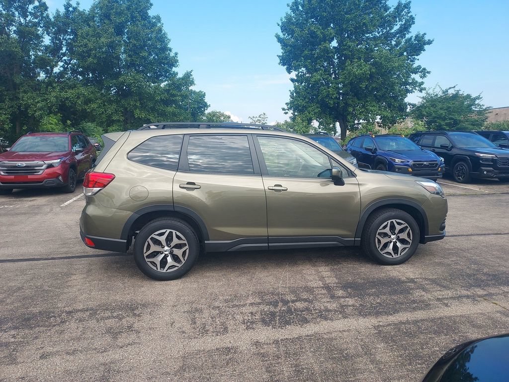 Used 2023 Subaru Forester Premium AWD/4WD image 7