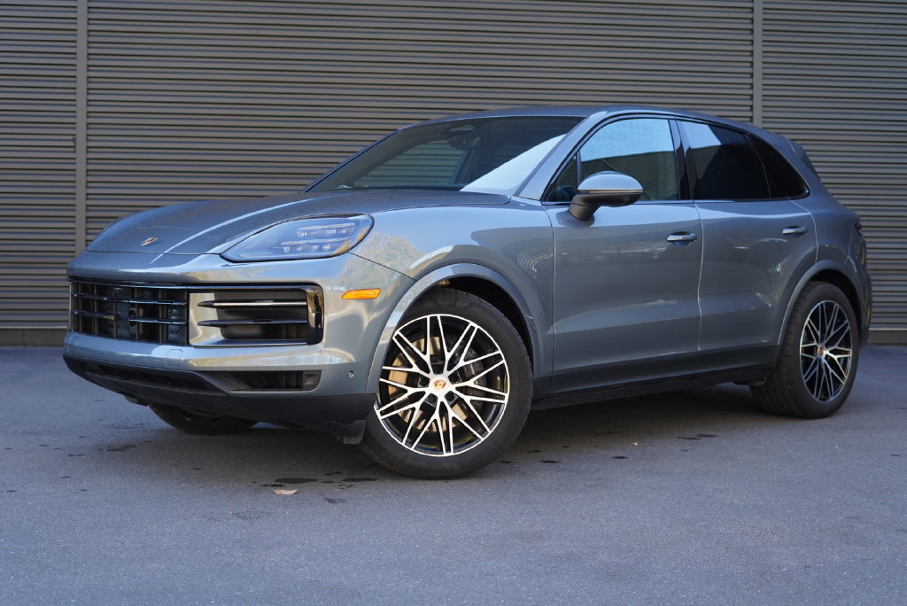 Certified 2026 Porsche Cayenne AWD/4WD image 1