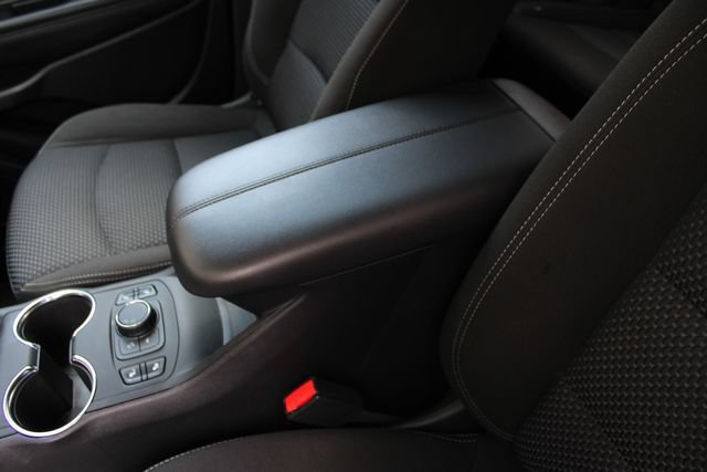 Used 2024 GMC Terrain SLE w/ Driver Convenience Package FWD image 21