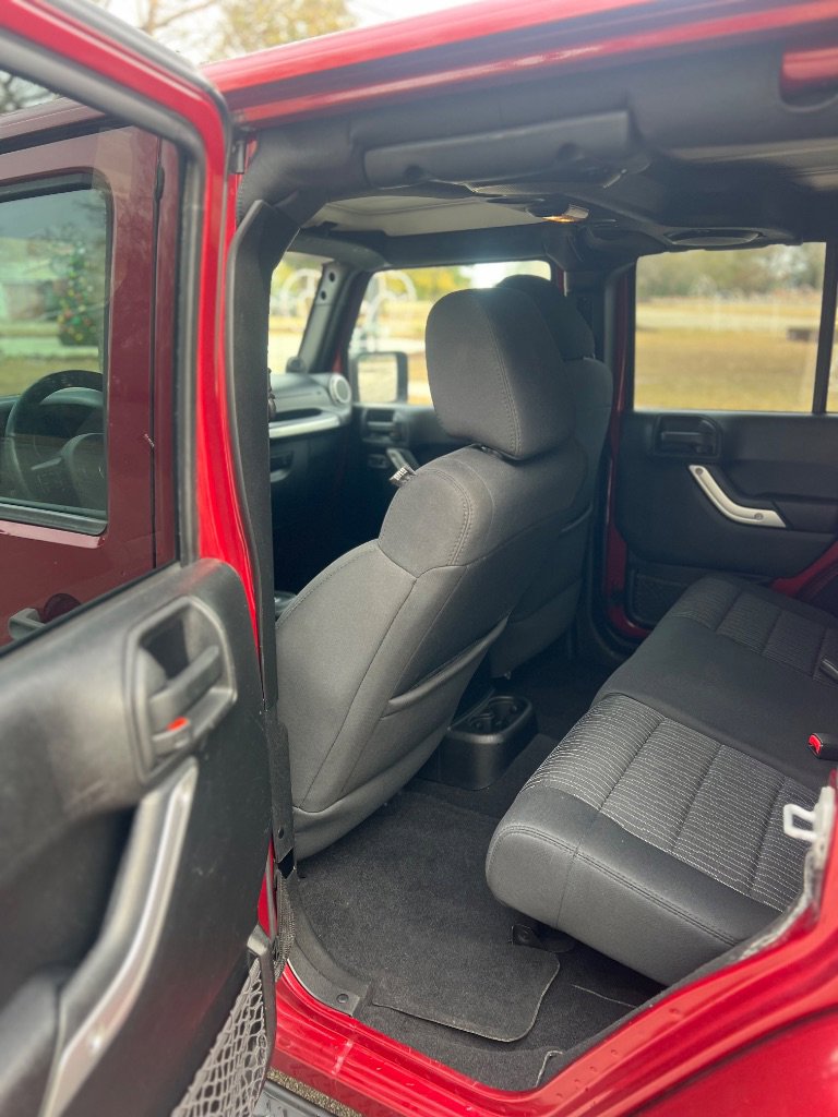 Used 2012 Jeep Wrangler Unlimited Sahara w/ Dual Top Group image 8