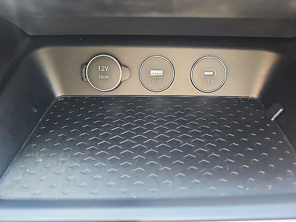Used 2025 Genesis G70 2.5T RWD image 24