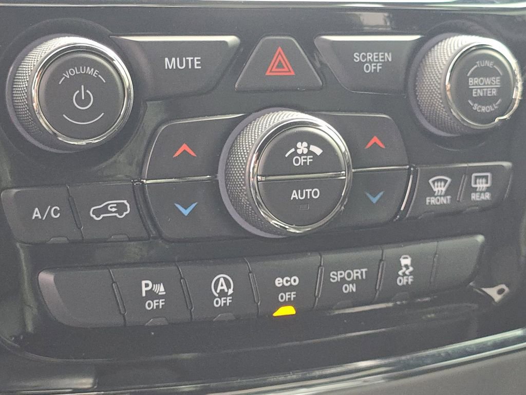 Used 2022 Jeep Grand Cherokee Laredo X image 31