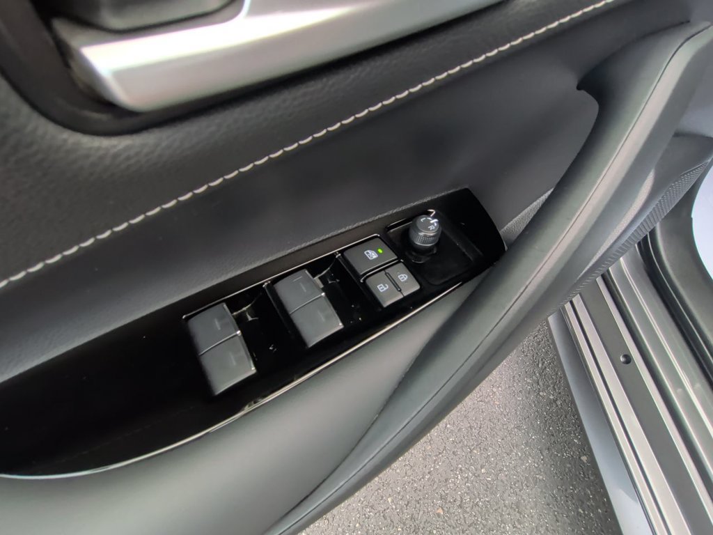 Used 2025 Toyota Corolla SE FWD image 13