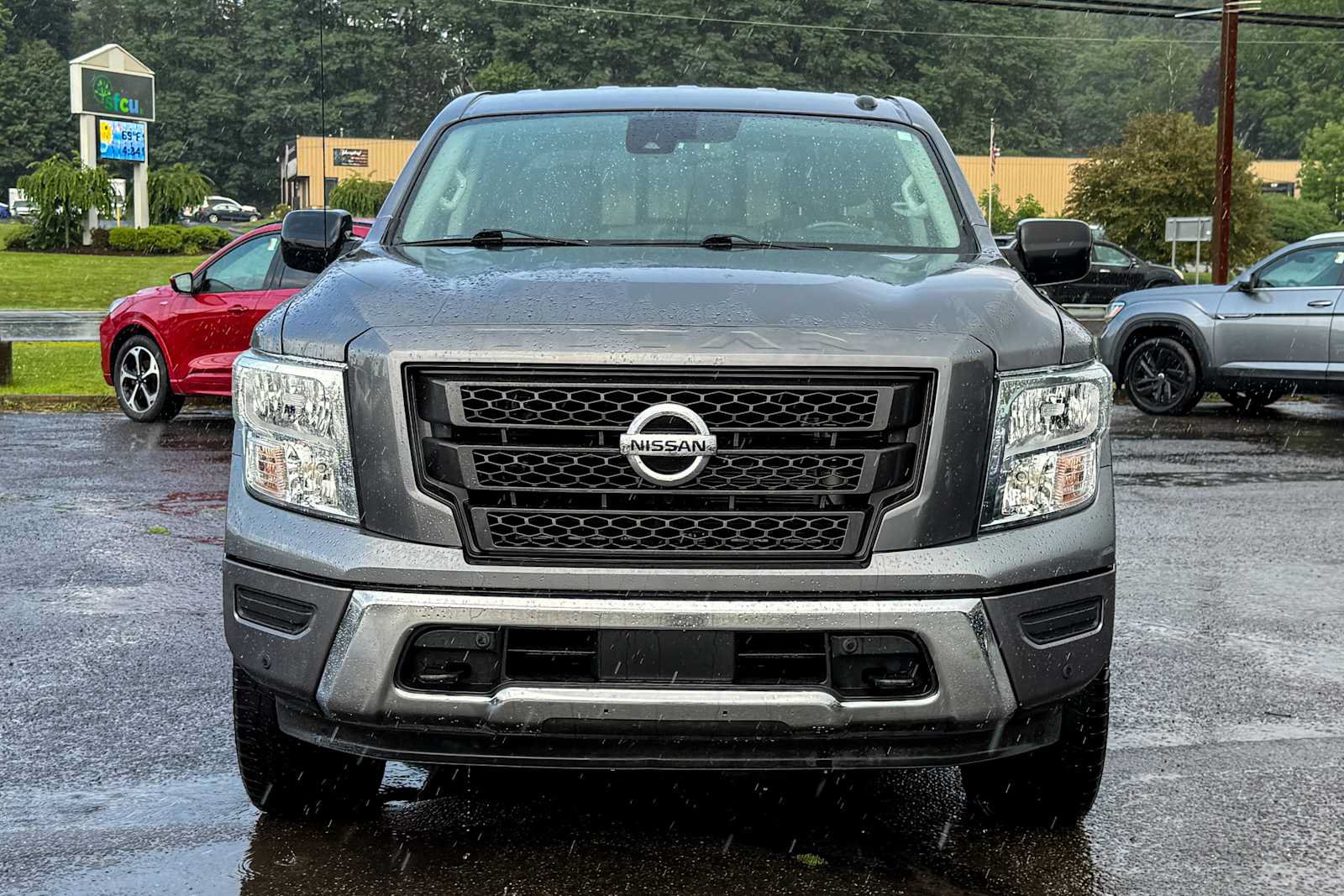 Used 2021 Nissan Titan SV w/ SV Convenience Package AWD/4WD image 8