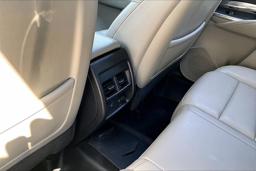 Used 2019 Cadillac XT4 Luxury w/ Trailering Package FWD image 10