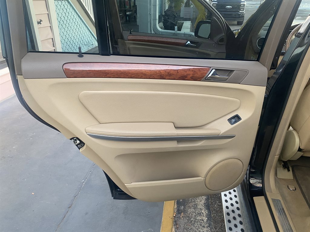 Used 2008 Mercedes-Benz GL 320 CDI 4MATIC image 9