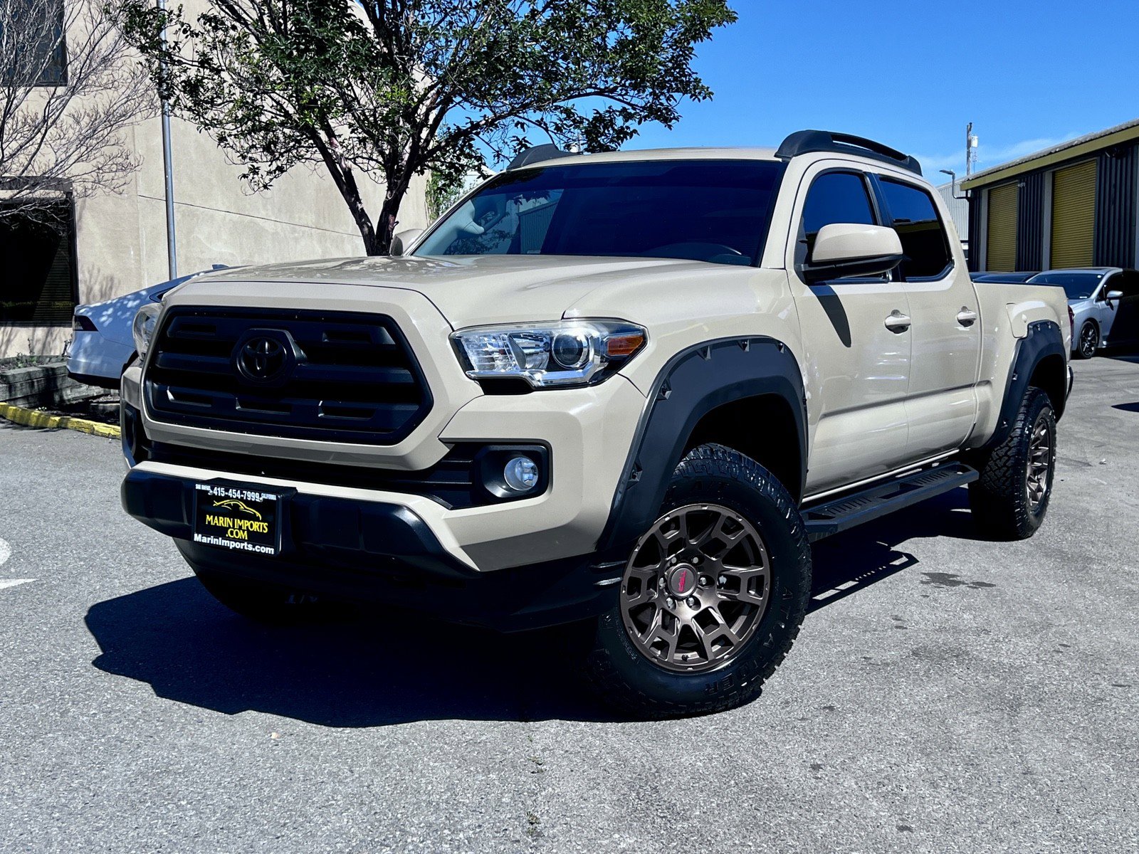 Used 2017 Toyota Tacoma SR5 w/ Tow Package RWD image 2