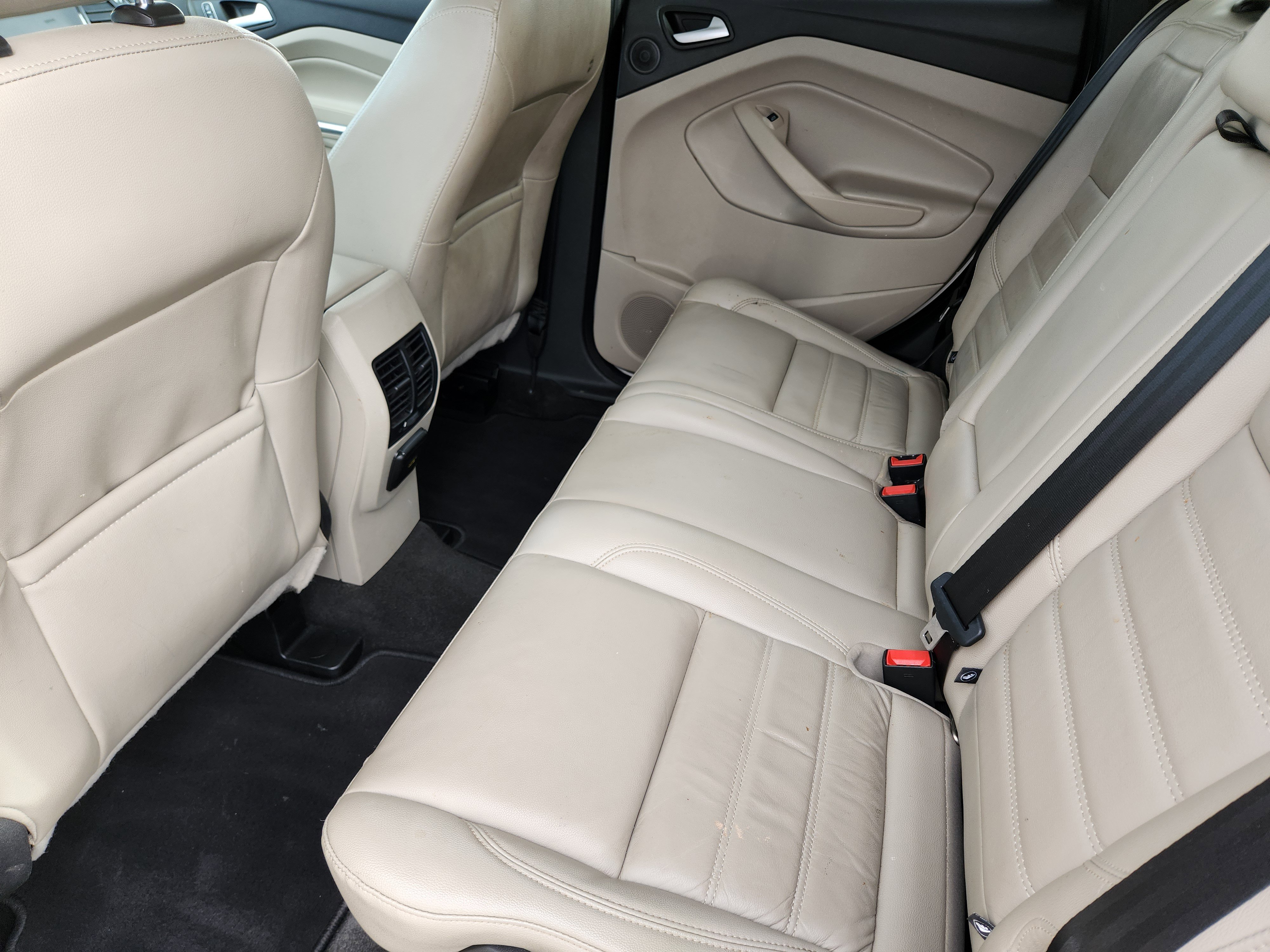 Used 2019 Ford Escape Titanium image 18